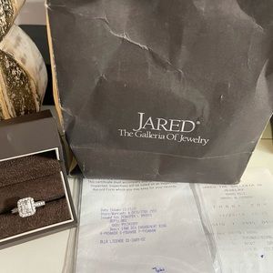 Jared 1 Ct 14kt WG Natural Diamond Halo Ring w/Plan Emerald Cut Round Baguettes